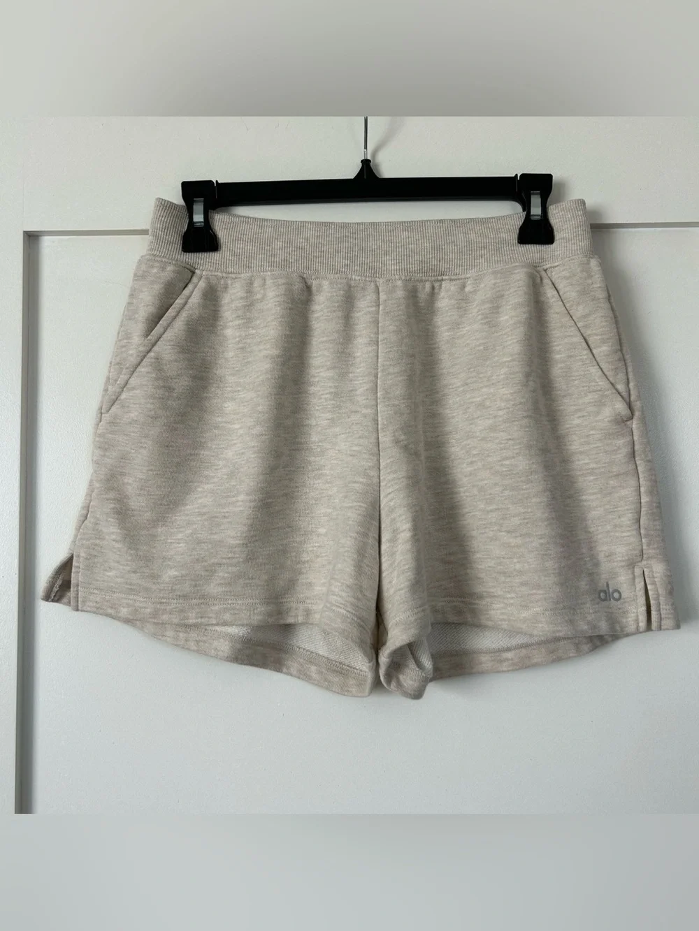 Alo Yoga Low Key Sweat Short Oatmeal Size Small - Picture 2 of 11